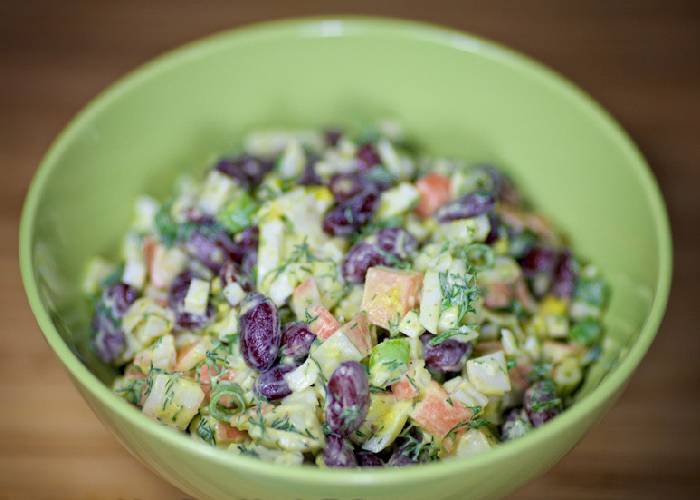 крабовый салат с фасолью